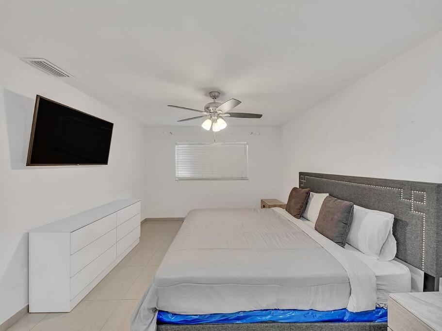 Supervilla - Lakefront - Sunsets, Kayaks, Grill Fort Lauderdale Exterior foto