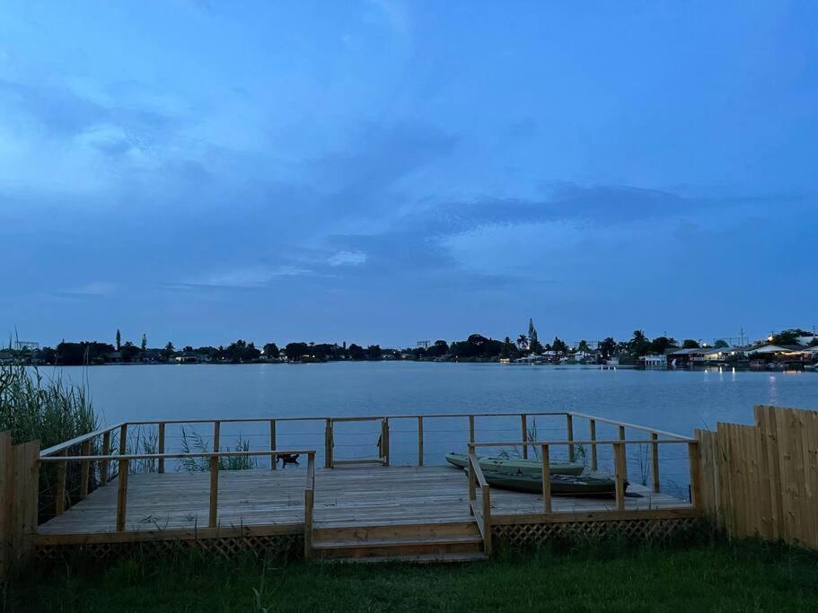 Supervilla - Lakefront - Sunsets, Kayaks, Grill Fort Lauderdale Exterior foto